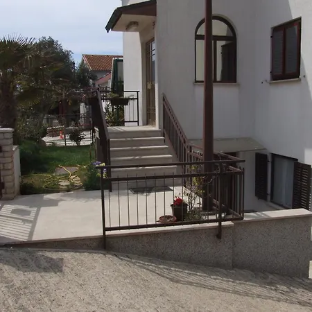 Apartment Mit Grosser Terrasse *