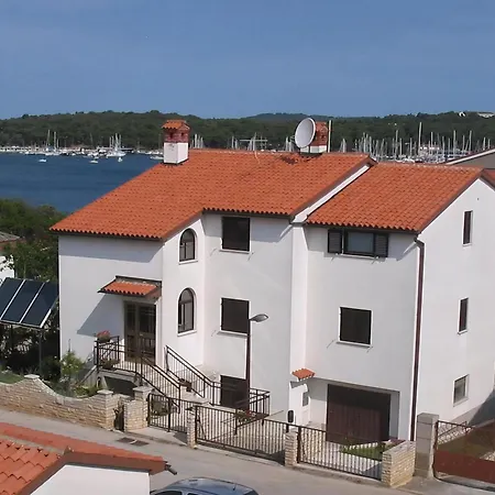 Mit Grosser Terrasse Apartment Pjescana Uvala